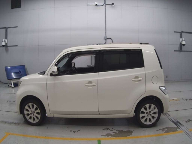 TOYOTA BB 2009