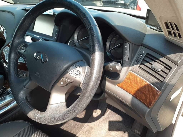 NISSAN FUGA 2018