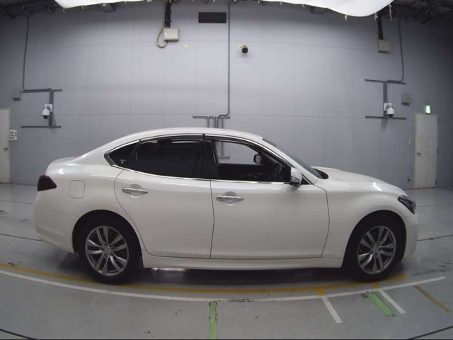 NISSAN FUGA 2018