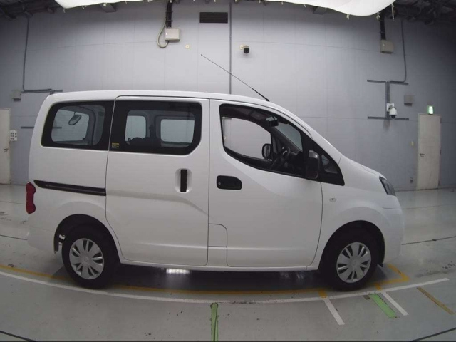 NISSAN NV200 2024
