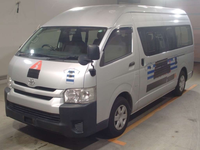 TOYOTA HIACE 2015