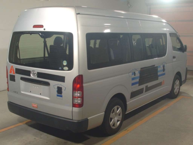 TOYOTA HIACE 2015