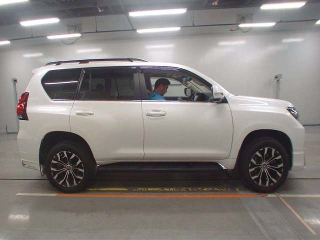 TOYOTA LAND CRUISER PRADO 2022