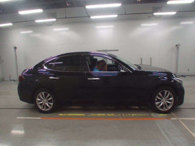 NISSAN FUGA 2018