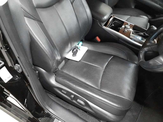 NISSAN FUGA 2018