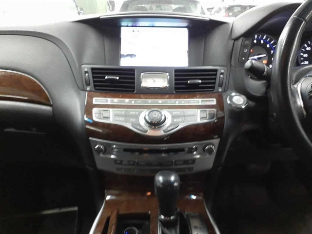 NISSAN FUGA 2018