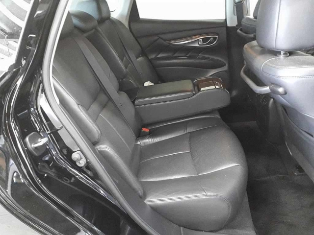 NISSAN FUGA 2018