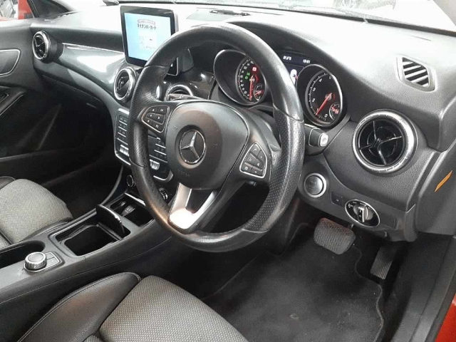 MERCEDES BENZ CLA CLASS 2017
