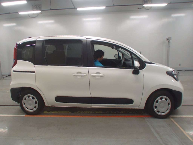 TOYOTA SIENTA 2022