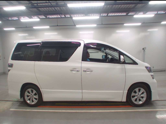 TOYOTA VELLFIRE 2011