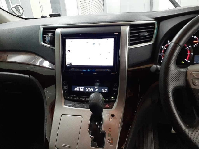 TOYOTA VELLFIRE 2011