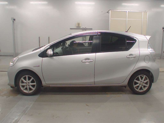 TOYOTA AQUA 2012
