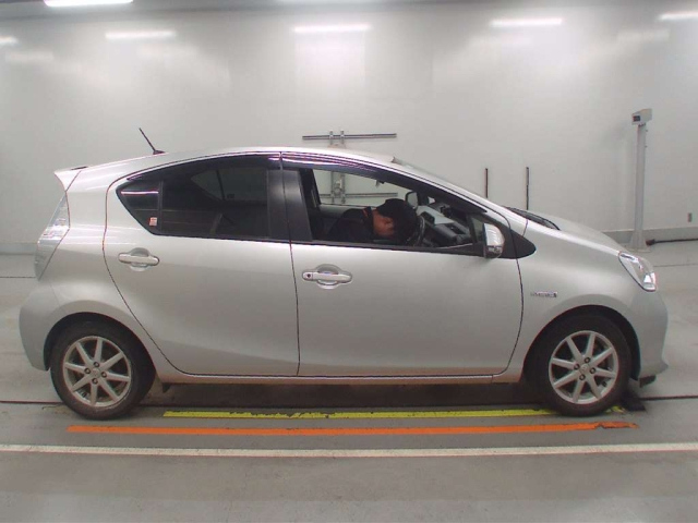 TOYOTA AQUA 2012