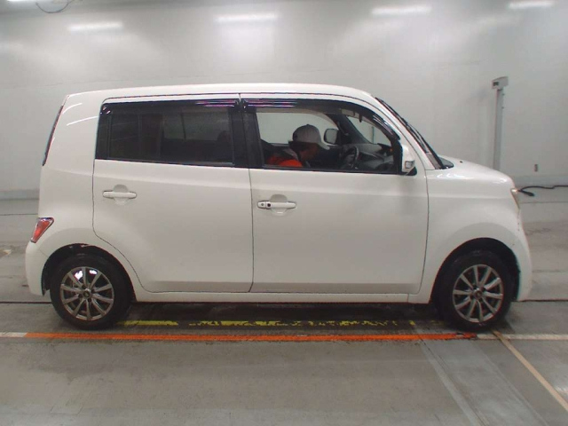 TOYOTA BB 2008