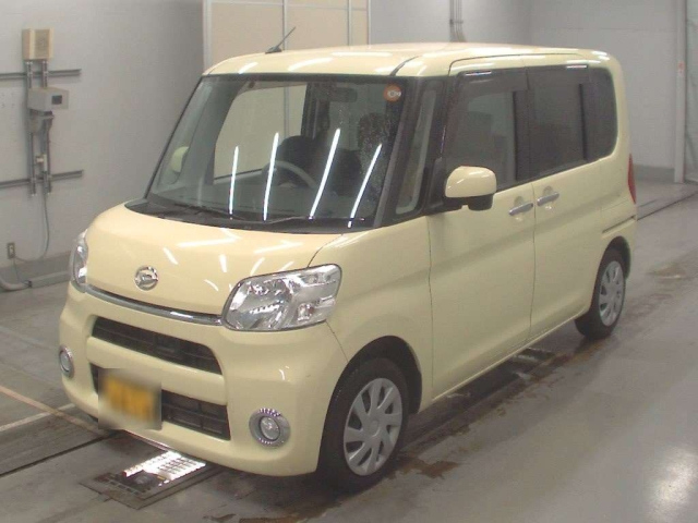 DAIHATSU TANTO 2015