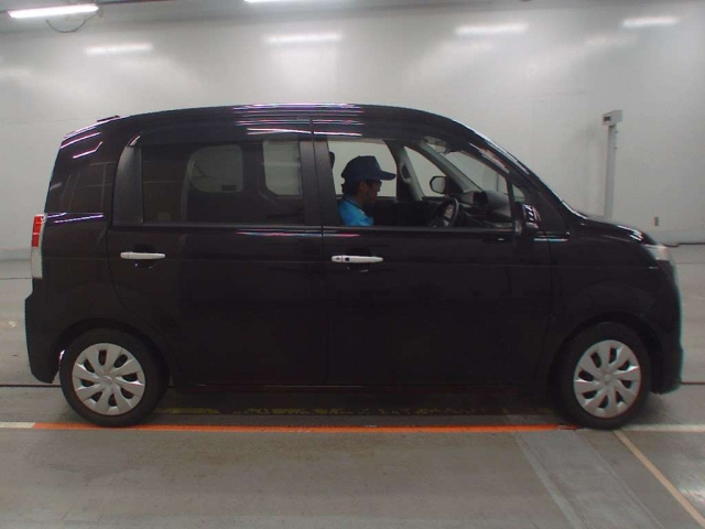TOYOTA SPADE 2016