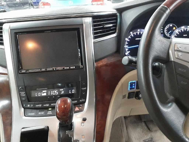 TOYOTA VELLFIRE 2010