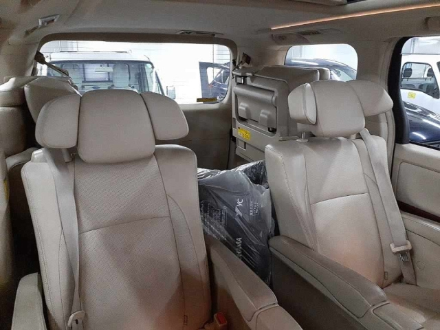 TOYOTA VELLFIRE 2010
