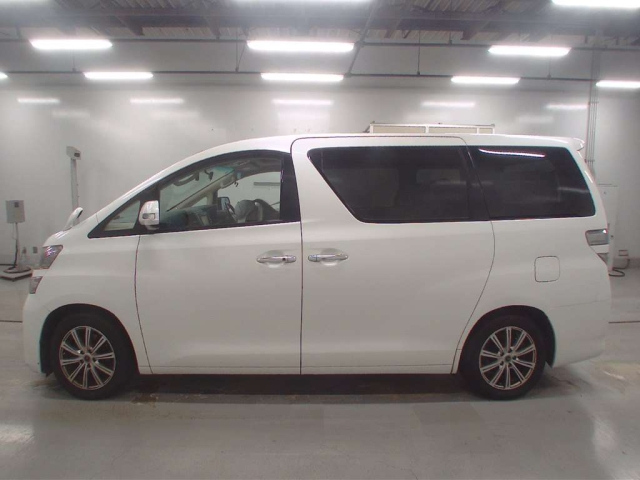 TOYOTA VELLFIRE 2010