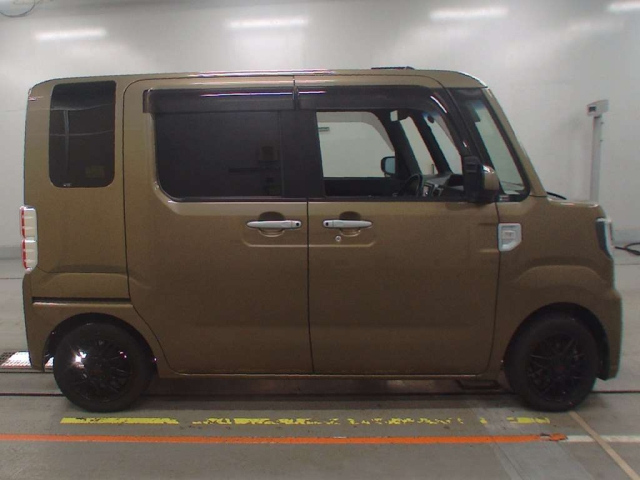 DAIHATSU WAKE 2017