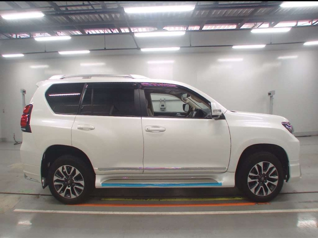 TOYOTA LAND CRUISER PRADO 2022