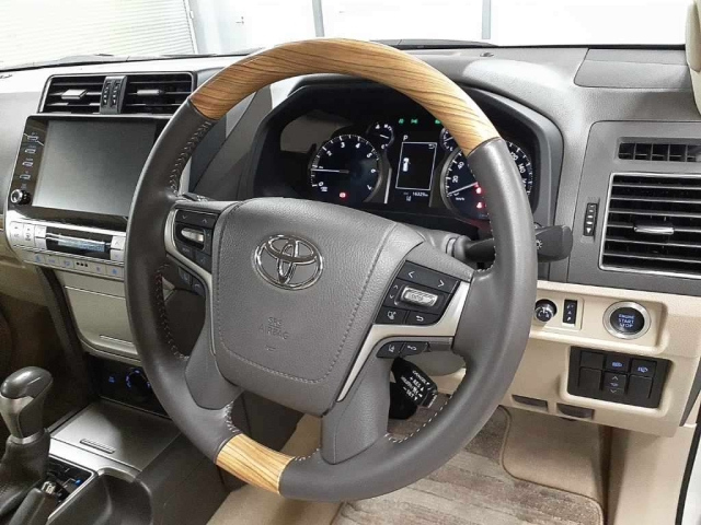 TOYOTA LAND CRUISER PRADO 2022