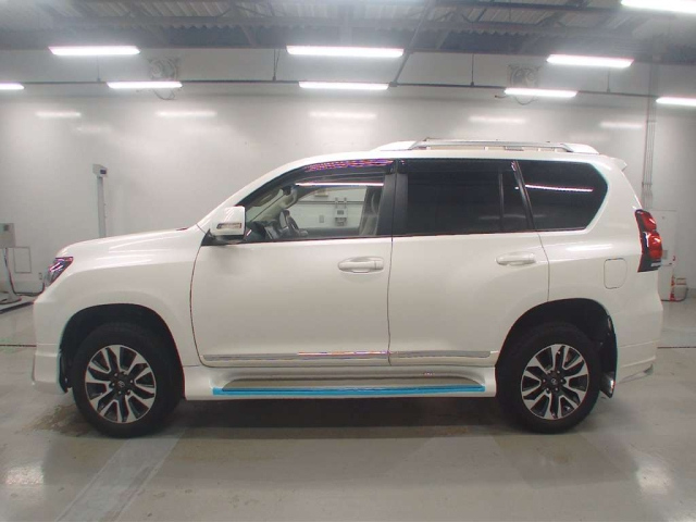TOYOTA LAND CRUISER PRADO 2022