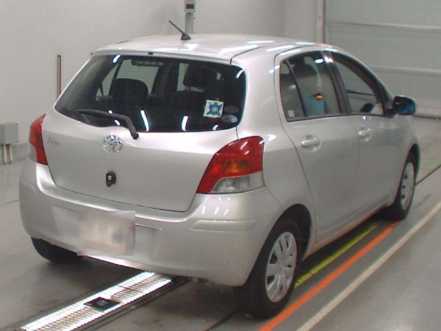 TOYOTA VITZ 2010