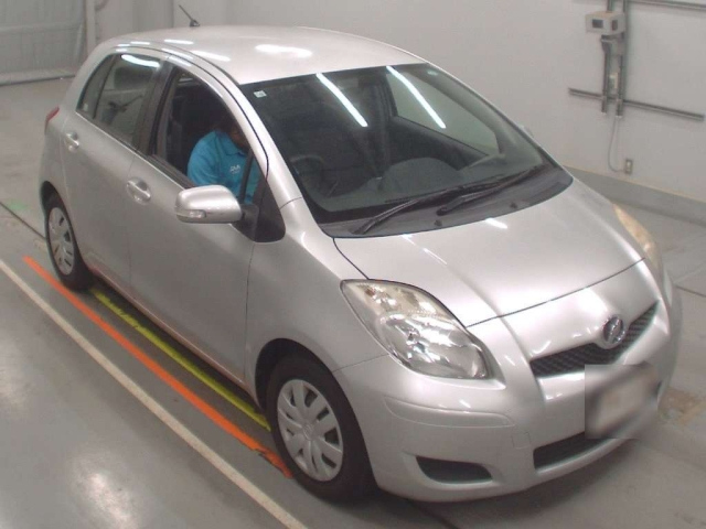 TOYOTA VITZ 2010