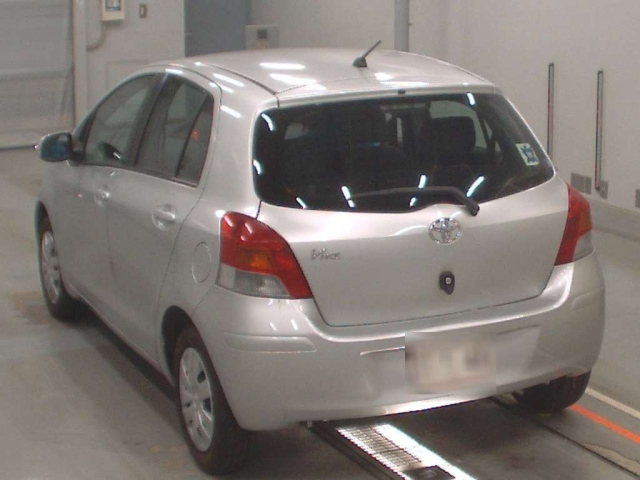 TOYOTA VITZ 2010
