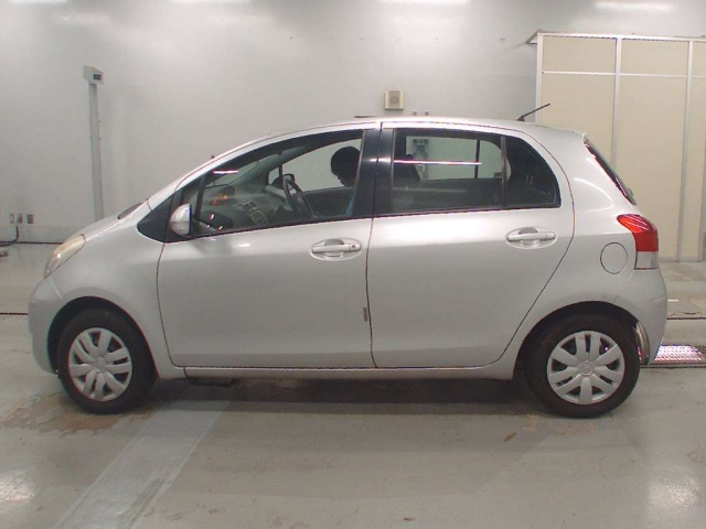 TOYOTA VITZ 2010