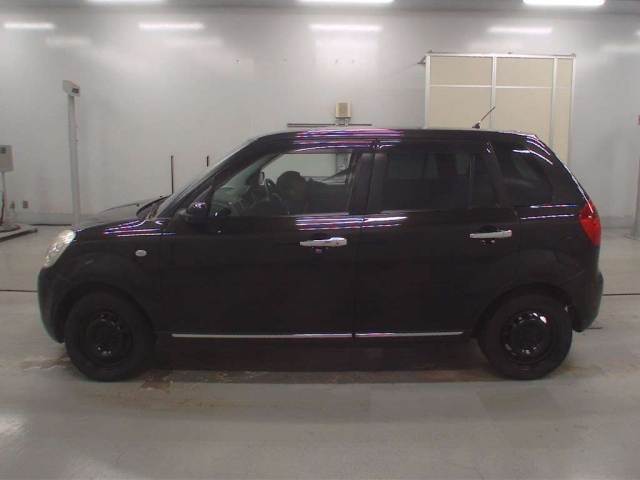 MAZDA VERISA 2010