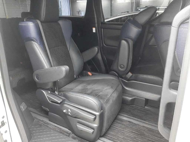 TOYOTA VELLFIRE 2017