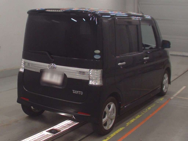 DAIHATSU TANTO 2011