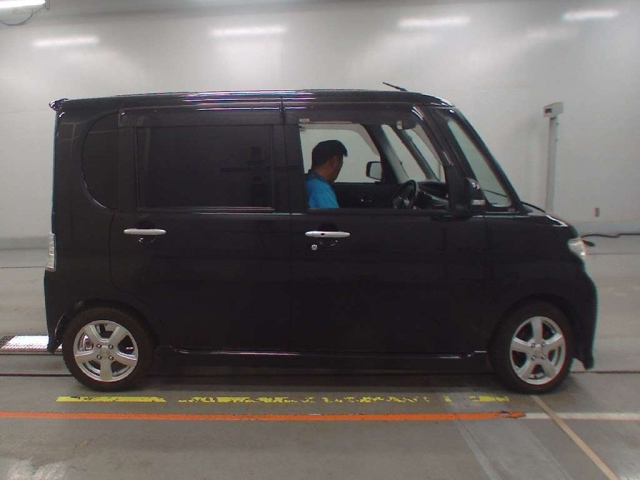 DAIHATSU TANTO 2011
