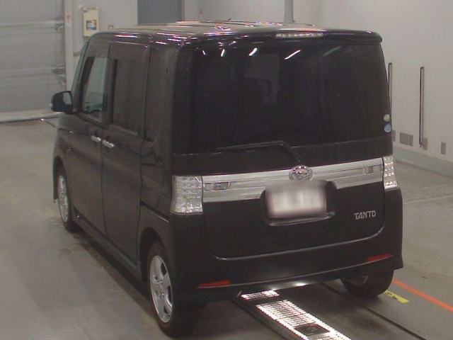 DAIHATSU TANTO 2011