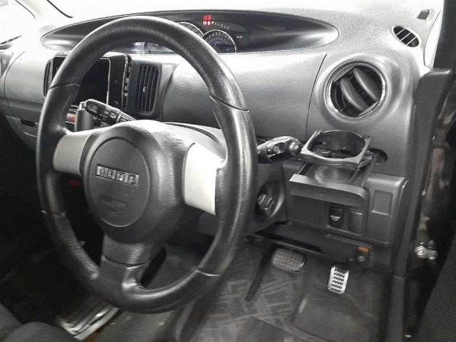 DAIHATSU TANTO 2011