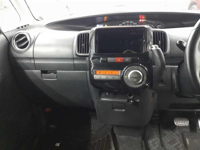 DAIHATSU TANTO 2011