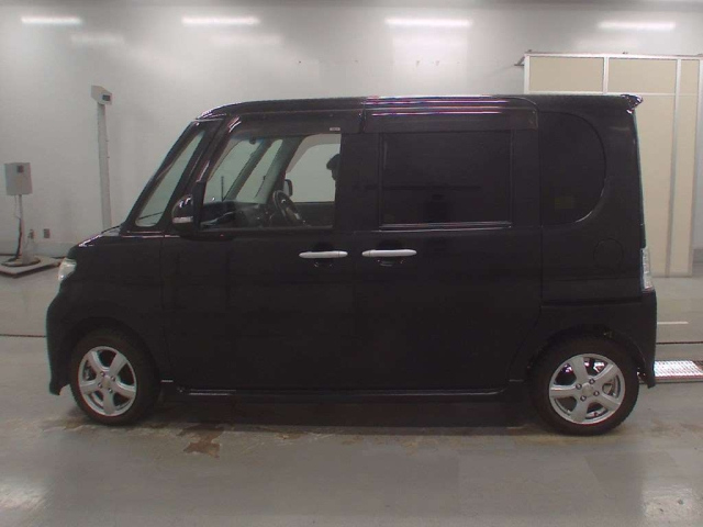 DAIHATSU TANTO 2011