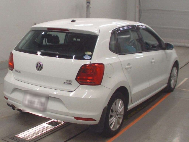 VOLKSWAGEN POLO 2015