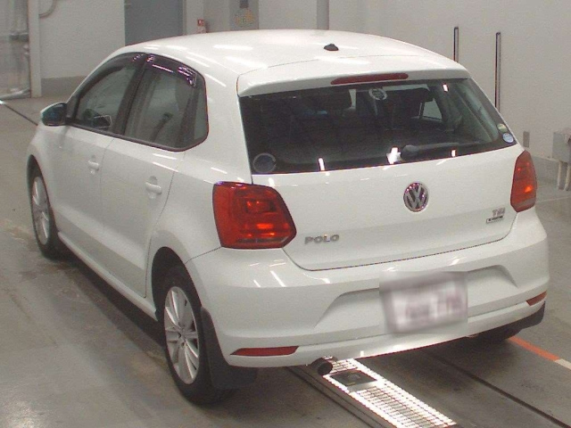 VOLKSWAGEN POLO 2015