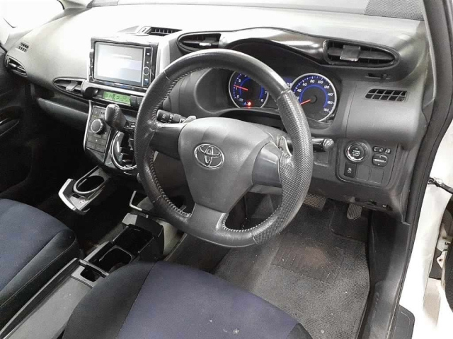 TOYOTA WISH 2012