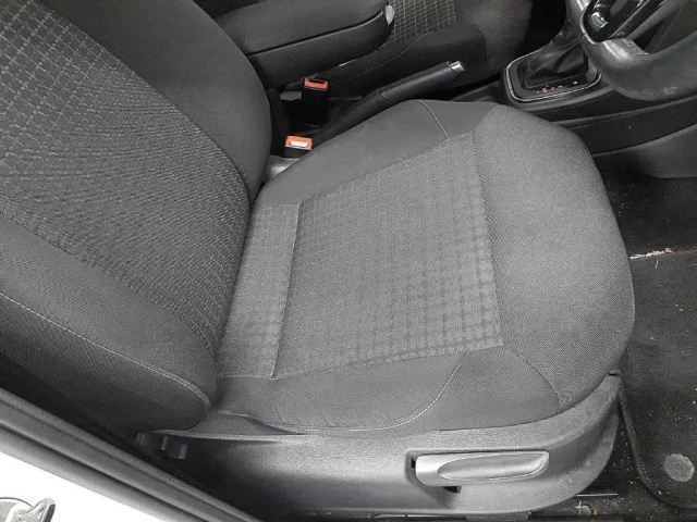 VOLKSWAGEN POLO 2015