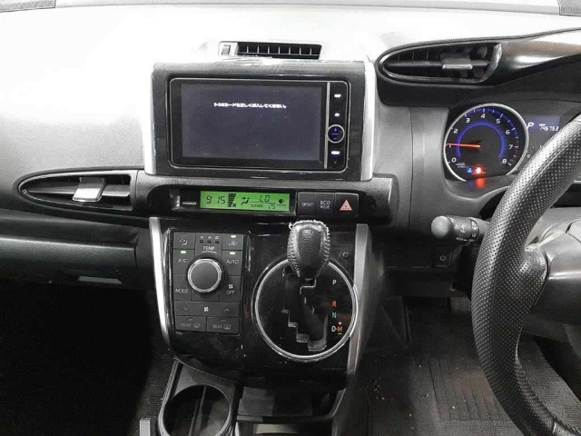 TOYOTA WISH 2012