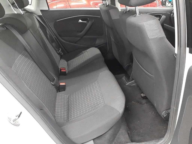 VOLKSWAGEN POLO 2015