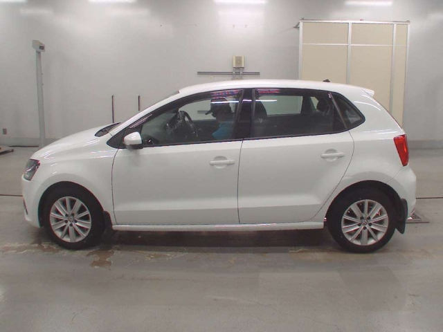 VOLKSWAGEN POLO 2015