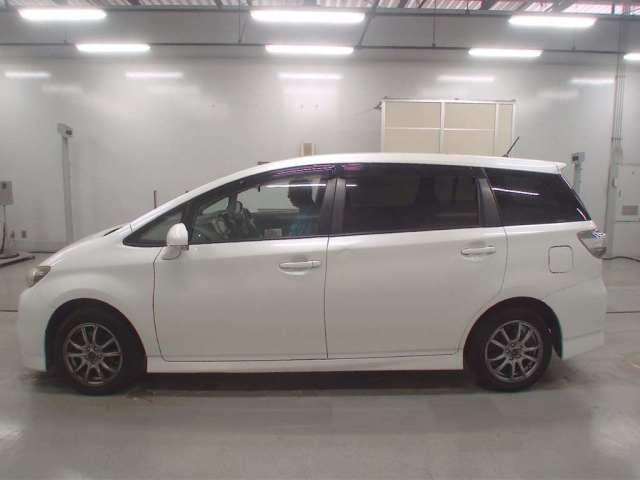 TOYOTA WISH 2012
