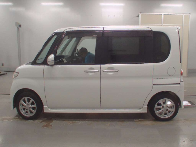 DAIHATSU TANTO 2008