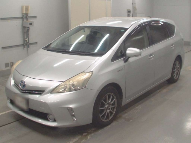 TOYOTA PRIUS ALPHA 2013