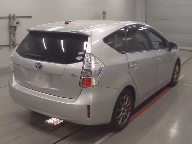 TOYOTA PRIUS ALPHA 2013